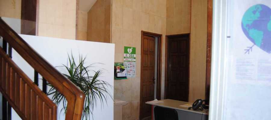 Imatge del desfribil-lador ubicat en la planta baixa de l´Ajuntament de Vila-real Imatge del desfribil-lador ubicat en la planta baixa de l´Ajuntament de Vila-real