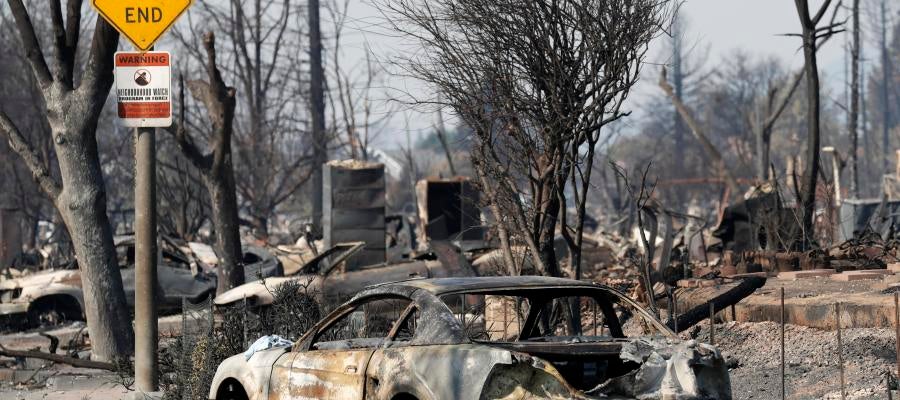 Vista de un vecindario afectado por el incendio Vista de un vecindario afectado por el incendio