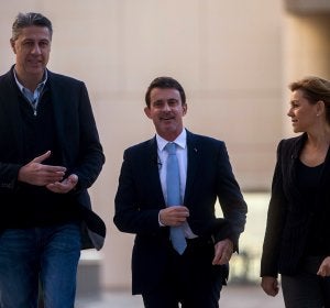 Xavier García Albiol y María Dolores de Cospedal, se dirigen a intervenir en un desayuno-coloquio junto a Manuel Valls Xavier García Albiol y María Dolores de Cospedal, se dirigen a intervenir en un desayuno-coloquio junto a Manuel Valls