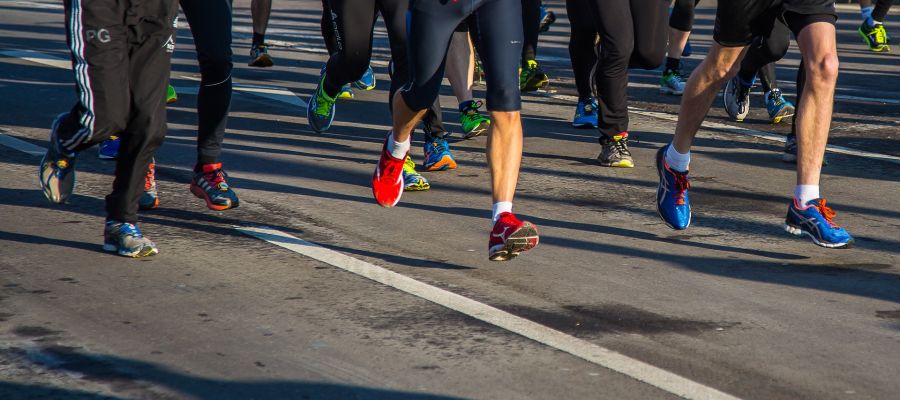 Los atletas de media maraton corren de manera similar aunque tengan distinto nivel Los atletas de media maraton corren de manera similar aunque tengan distinto nivel