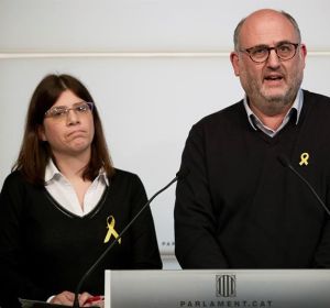 Los diputados de JxCat, Eduard Pujol (d) y Gemma Geis (i) Los diputados de JxCat, Eduard Pujol (d) y Gemma Geis (i)