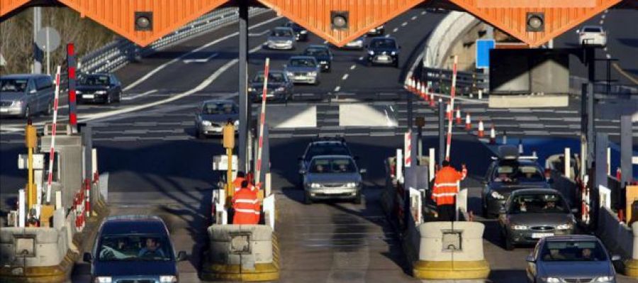 Vista de un peaje en una autopista Vista de un peaje en una autopista