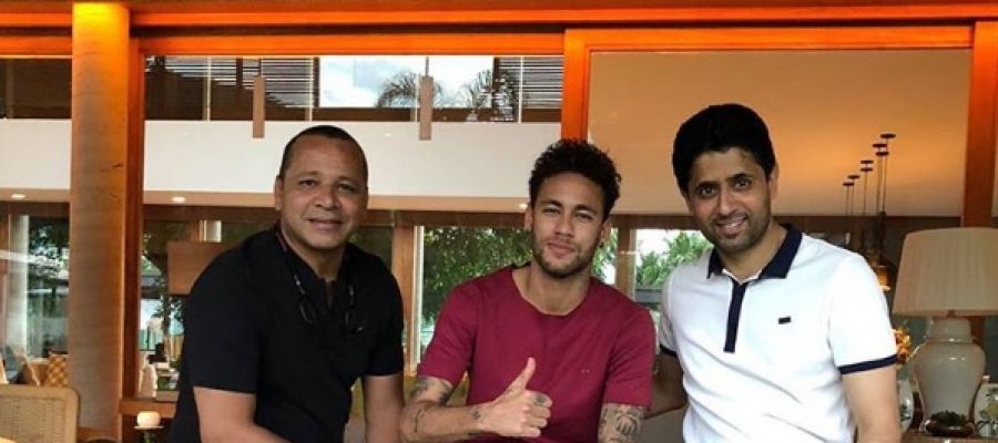 Neymar y su padre posan con Al-Khelaifi en Brasil Neymar y su padre posan con Al-Khelaifi en Brasil