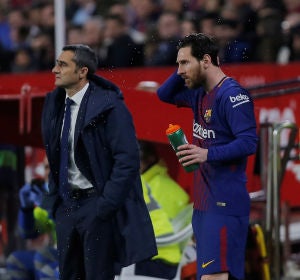 Ernesto Valverde, junto a Lionel Messi Ernesto Valverde, junto a Lionel Messi