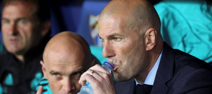 Zidane, en el banquillo de La Rosaleda Zidane, en el banquillo de La Rosaleda