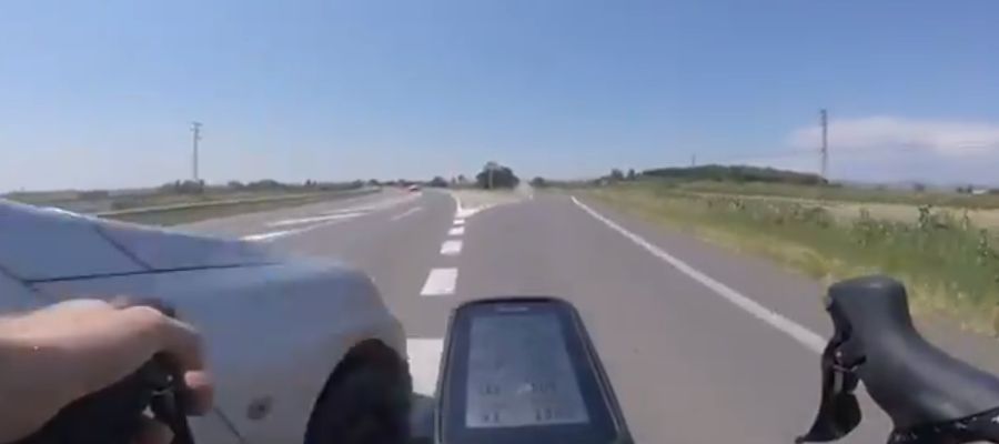 Maniobra temeraria contra un ciclista Maniobra temeraria contra un ciclista