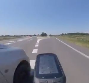Maniobra temeraria contra un ciclista Maniobra temeraria contra un ciclista