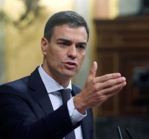 El nuevo presidente del gobierno español, Pedro Sánchez, durante el segundo día de moción de censura en el Congreso . El nuevo presidente del gobierno español, Pedro Sánchez, durante el segundo día de moción de censura en el Congreso .