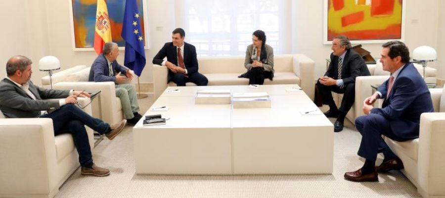 Pedro Sánchez y Magdalena Valerio se reúnen con los agentes sociales en Moncloa Pedro Sánchez y Magdalena Valerio se reúnen con los agentes sociales en Moncloa