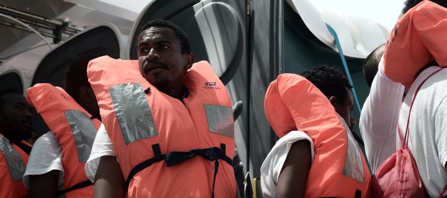 Varios de los 629 inmigrantes rescatados a bordo del barco "Aquarius" Varios de los 629 inmigrantes rescatados a bordo del barco "Aquarius"