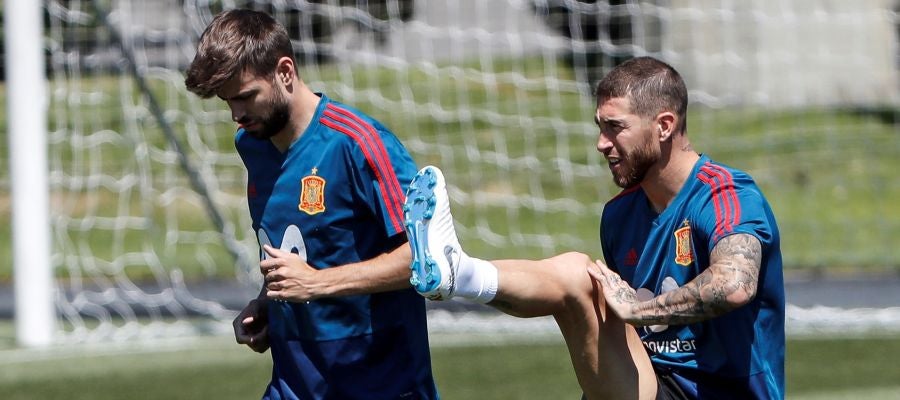 Sergio Ramos y Piqué, en un entrenamiento en Krasnodar Sergio Ramos y Piqué, en un entrenamiento en Krasnodar