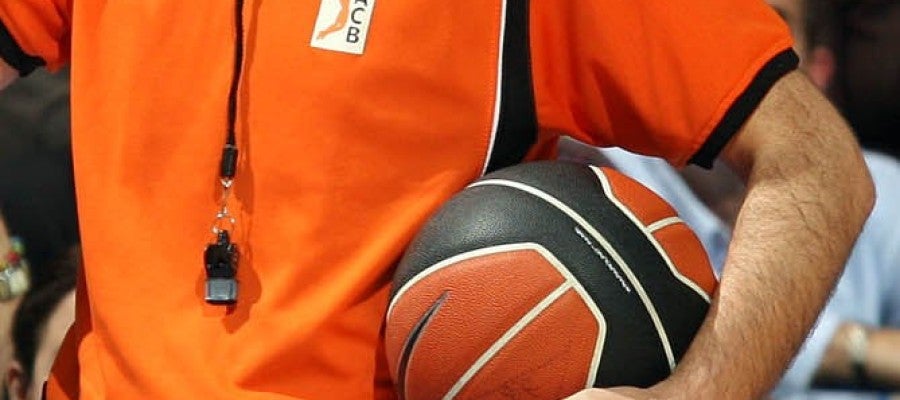 Los dos árbitros de la FEB será contratados para la ocasión Los dos árbitros de la FEB será contratados para la ocasión