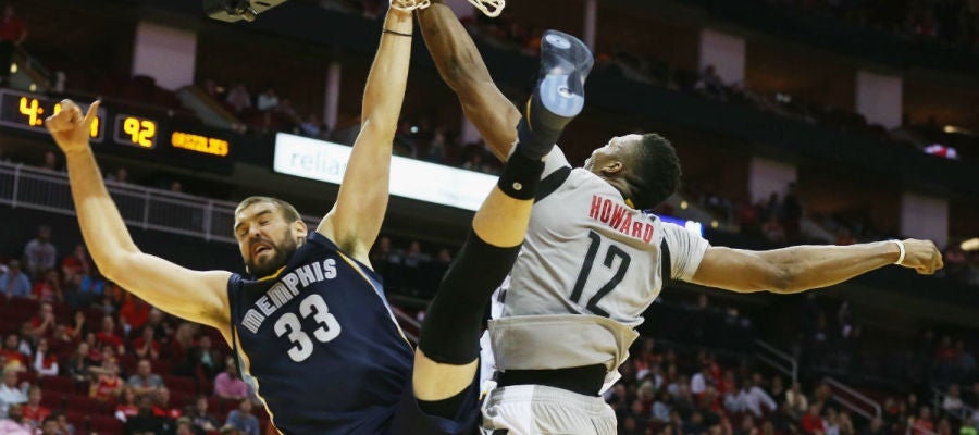 Marc Gasol, en acción ante Howard Marc Gasol, en acción ante Howard