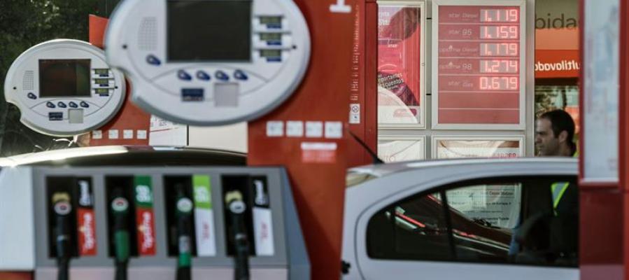 Imagen de una gasolinera Imagen de una gasolinera
