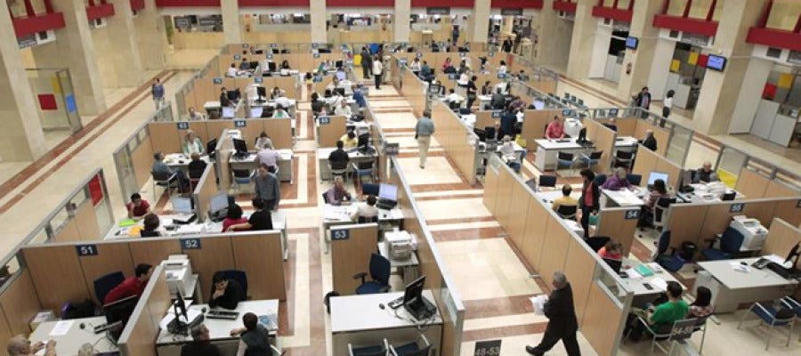 Funcionarios en una administración pública Funcionarios en una administración pública