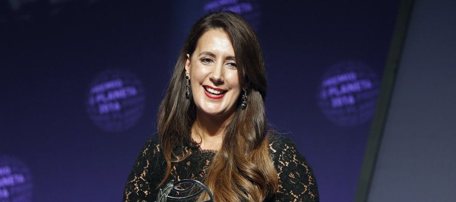 La escritora Dolores Redondo tras recibir el Premio Planeta por su novela 'Todo esto te daré' La escritora Dolores Redondo tras recibir el Premio Planeta por su novela 'Todo esto te daré'