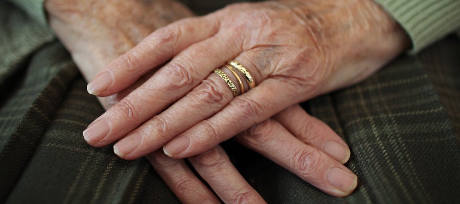 Las manos de una anciana Las manos de una anciana