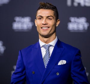 Cristiano Ronaldo posando en los premios 'The Best' Cristiano Ronaldo posando en los premios 'The Best'
