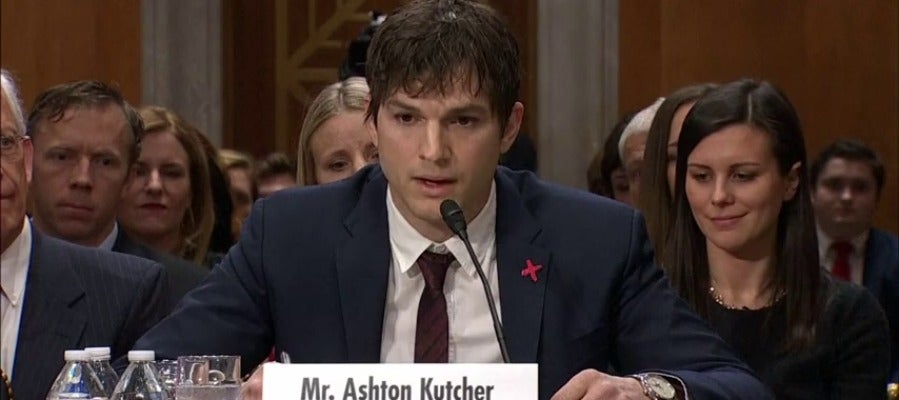 Frame 0.0 de: El emotivo discurso de Ashton Kutcher contra la explotación sexual de menores Frame 0.0 de: El emotivo discurso de Ashton Kutcher contra la explotación sexual de menores