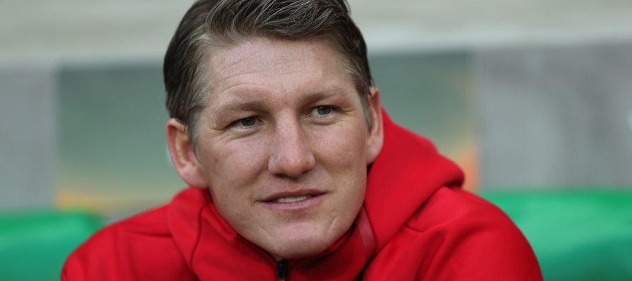 Bastian Schweinsteiger, sonriente en el banquillo Bastian Schweinsteiger, sonriente en el banquillo