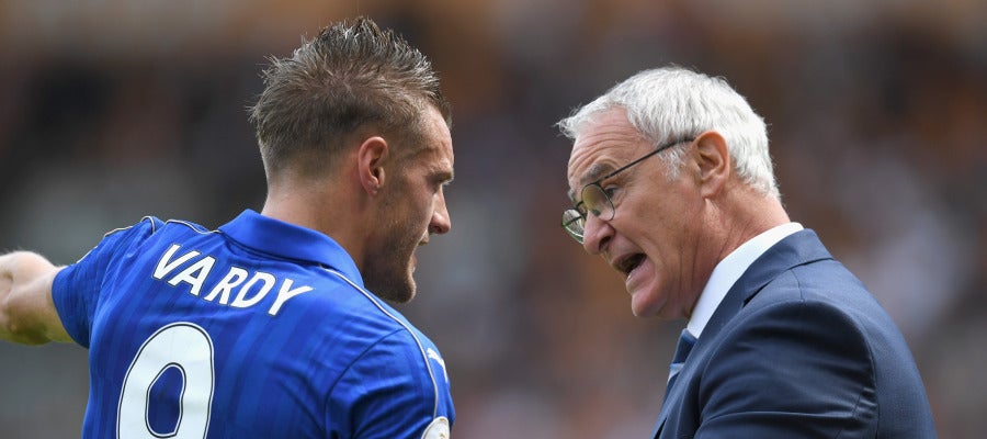 Jamie Vardy dialoga con Claudio Ranieri Jamie Vardy dialoga con Claudio Ranieri