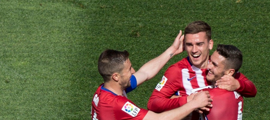 Gabi, Griezmann y Koke se abrazan tras un tanto del francés Gabi, Griezmann y Koke se abrazan tras un tanto del francés