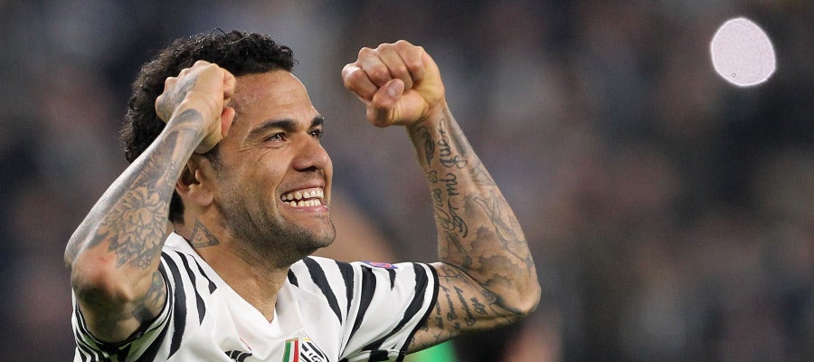 Dani Alves celebra un gol con la Juventus Dani Alves celebra un gol con la Juventus
