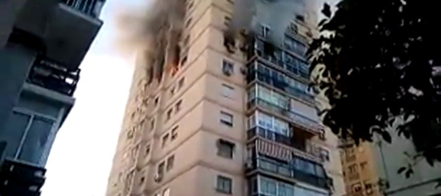 Incendio en un edificio del barrio de Ciudad Jardín en Málaga Incendio en un edificio del barrio de Ciudad Jardín en Málaga