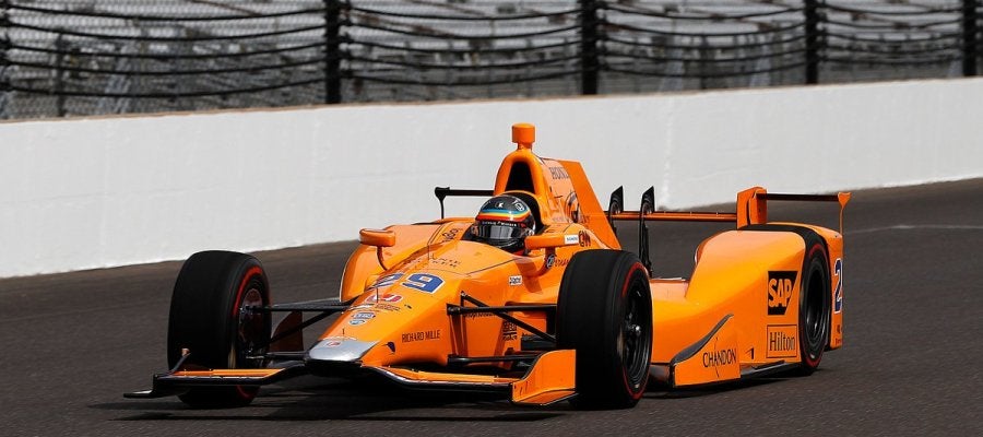 Fernando Alonso, dando sus primeras vueltas al óvalo de Indianápolis Fernando Alonso, dando sus primeras vueltas al óvalo de Indianápolis