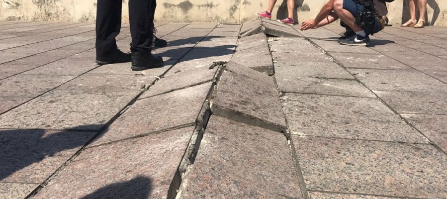 Levantamiento del puente de Córdoba. Levantamiento del puente de Córdoba.
