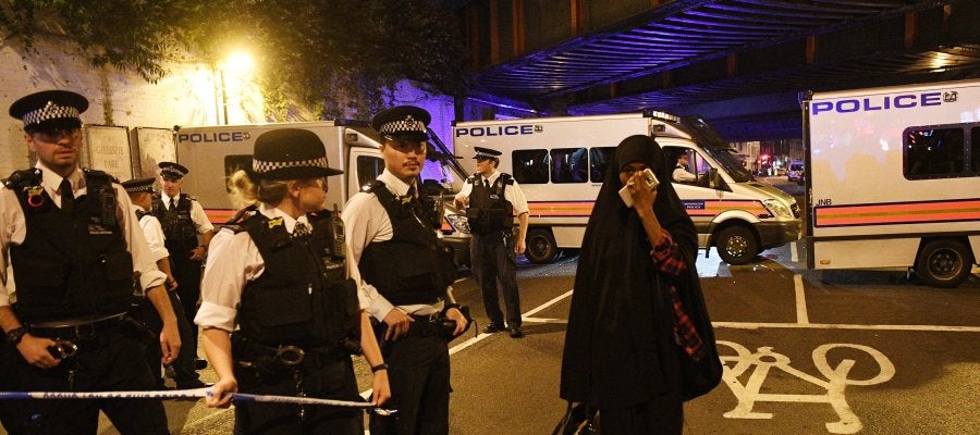 La furgoneta arremetió contra los fieles musulmanes que salían de la mezquita de Finsbury Park La furgoneta arremetió contra los fieles musulmanes que salían de la mezquita de Finsbury Park