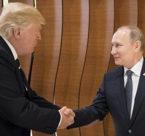 El presidente estadounidense, Donald J. Trump, y el presidente ruso, Vladímir Putin, en la cumbre de líderes de estado y gobierno del G20 El presidente estadounidense, Donald J. Trump, y el presidente ruso, Vladímir Putin, en la cumbre de líderes de estado y gobierno del G20