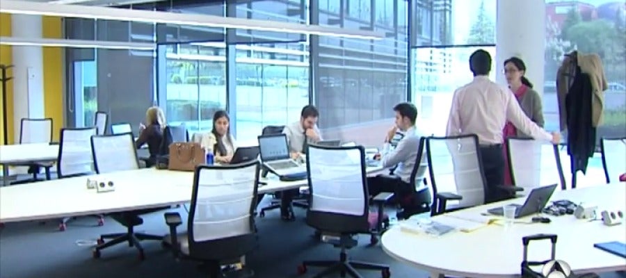 Oficina, gente trabajando Oficina, gente trabajando