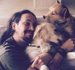 Pablo Iglesias, feliz junto a sus perros Pablo Iglesias, feliz junto a sus perros