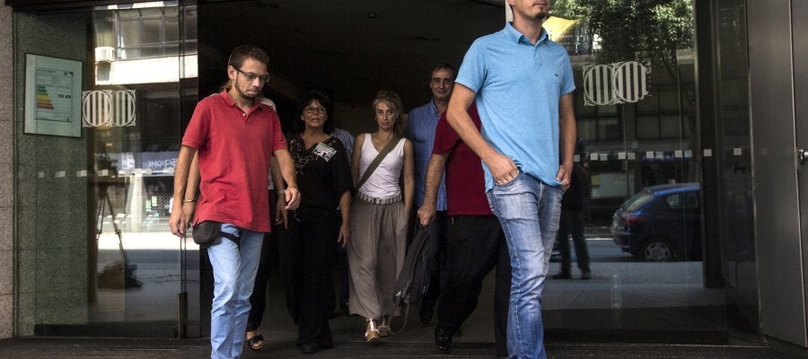 Miembros del comité de huelga de Eulen abandonan las dependencias del Departamento de Trabajo de la Generalitat Miembros del comité de huelga de Eulen abandonan las dependencias del Departamento de Trabajo de la Generalitat