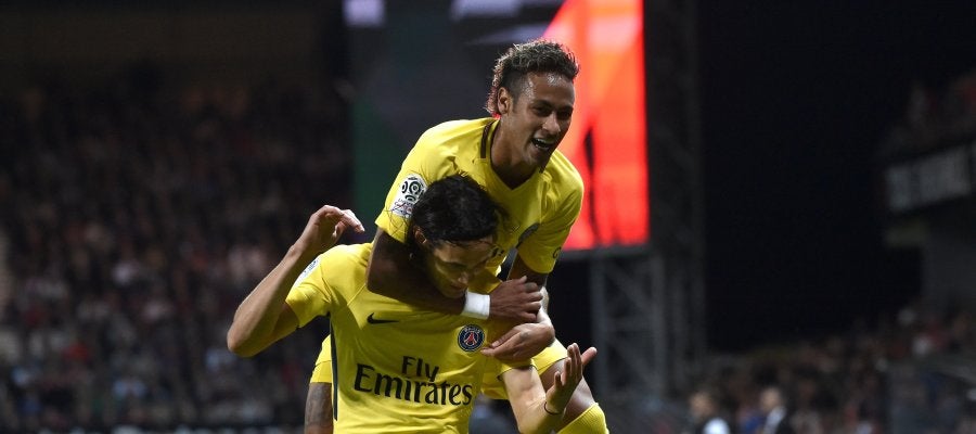 Neymar celebrando su primer gol en el PSG Neymar celebrando su primer gol en el PSG