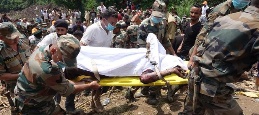 El deslizamiento de tierra en norte de la India deja 45 muertos El deslizamiento de tierra en norte de la India deja 45 muertos