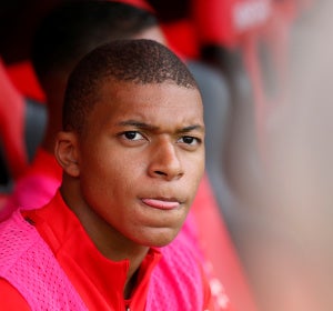 Mbappé, en el banquillo del Mónaco Mbappé, en el banquillo del Mónaco