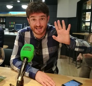 Gorka Otxoa nos presenta Bajo Terapia. Gorka Otxoa nos presenta Bajo Terapia.