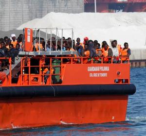 Más de 100 inmigrantes llegaron al puerto de Almería Más de 100 inmigrantes llegaron al puerto de Almería