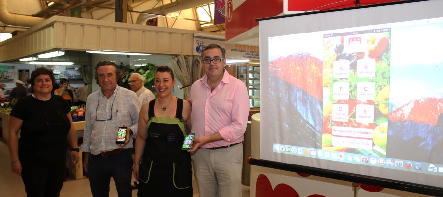 El teniente de alcalde, Ángel Badenas, presenta la APP Mercat Onda en el ayuntamiento del municipio. El teniente de alcalde, Ángel Badenas, presenta la APP Mercat Onda en el ayuntamiento del municipio.