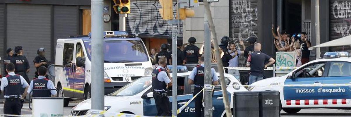 Despliegue policial en el lugar del atentado ocurrido hoy en las Ramblas de Barcelona Despliegue policial en el lugar del atentado ocurrido hoy en las Ramblas de Barcelona