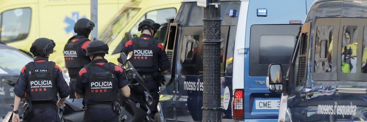 Los Mossos en el lugar del atentado en Barcelona Los Mossos en el lugar del atentado en Barcelona