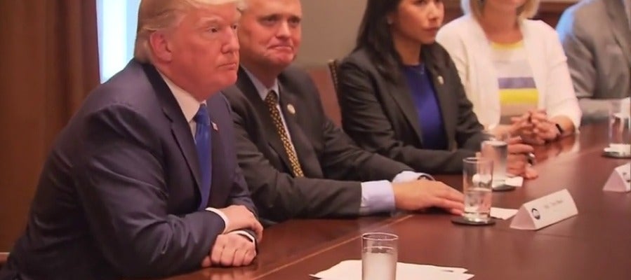 Los líderes demócratas logran un acuerdo con Trump para extender las protecciones a los 'dreamers' Los líderes demócratas logran un acuerdo con Trump para extender las protecciones a los 'dreamers'