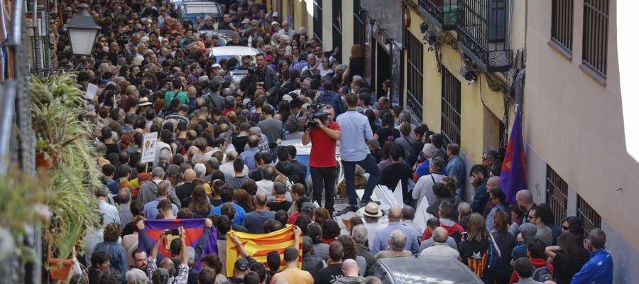 Cientos de personas asisten al acto a favor del referéndum soberanista en Cataluña Cientos de personas asisten al acto a favor del referéndum soberanista en Cataluña