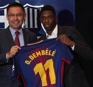 Bartomeu y Dembelé, en la presentación del francés como nuevo jugador del Barça Bartomeu y Dembelé, en la presentación del francés como nuevo jugador del Barça