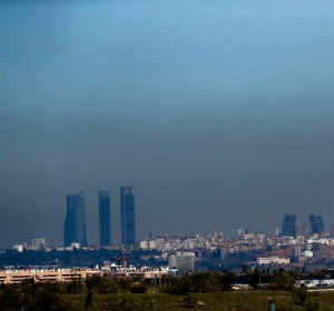 Vista de Madrid cubierta por una 'boina' de contaminación Vista de Madrid cubierta por una 'boina' de contaminación