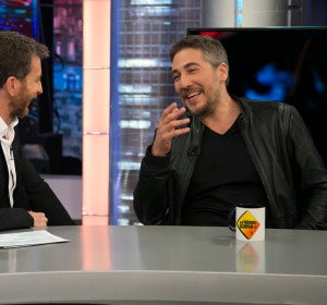 Alberto Ammann, sobre su 'primer beso' con un hombre: "Pedí consejo a Carlos Bardem" Alberto Ammann, sobre su 'primer beso' con un hombre: "Pedí consejo a Carlos Bardem"