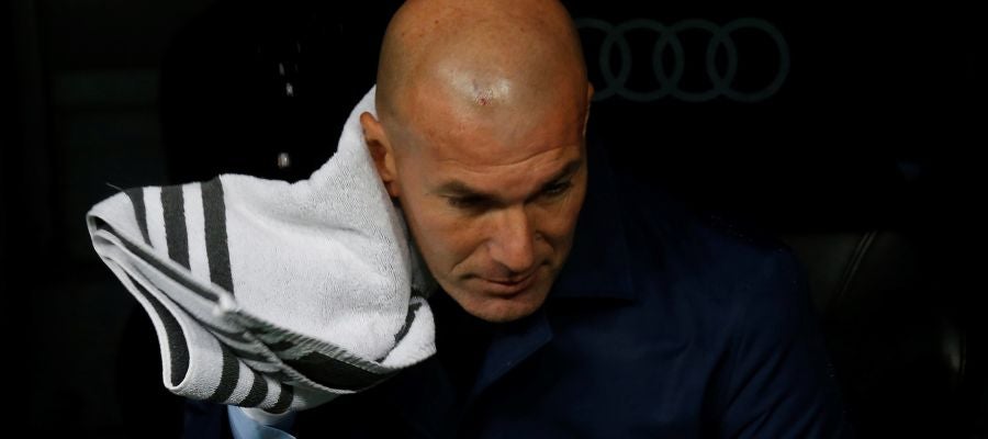 Zidane, en el banquillo del Bernabéu Zidane, en el banquillo del Bernabéu
