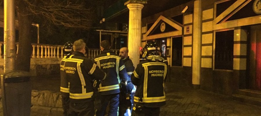 Los servicios de Emergencias a las puertas de la discoteca Los servicios de Emergencias a las puertas de la discoteca